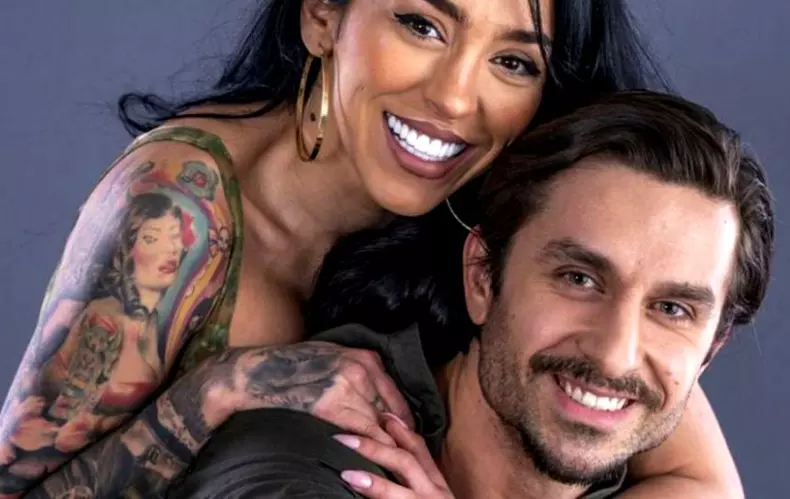 Ruby și iubitul ei, Adrian Robert