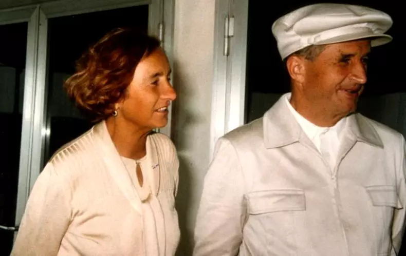Ceausescu-caine3