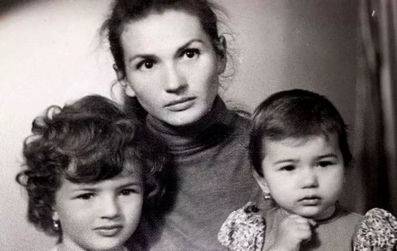 4Maria-Basescu-si-fiicele-ei-Ioana-si-Elena