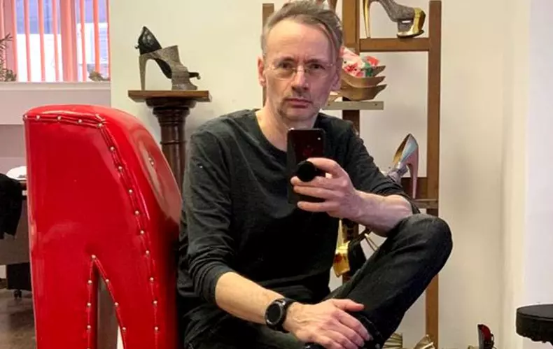 Mihai-Albu-pantofi-intro