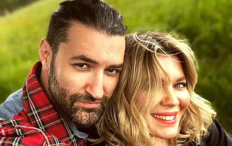 Camera-fetita-Gina-Pistol-Smiley-3