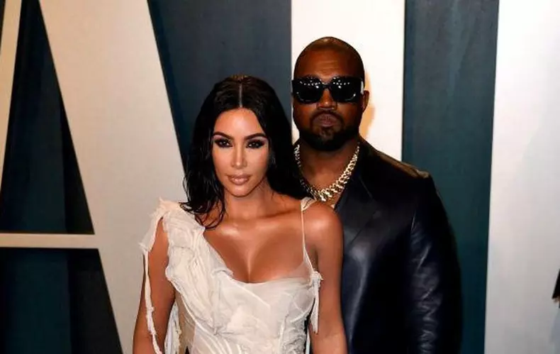Kanye-West-Kim-Kardashian-7-683x1024-1
