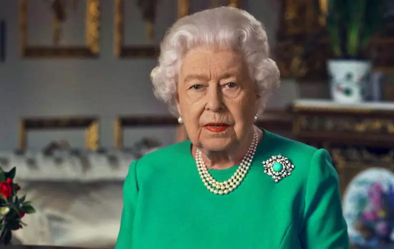 Regina-Elisabeta-ii-brose-secret-bijuterii-840x500-1