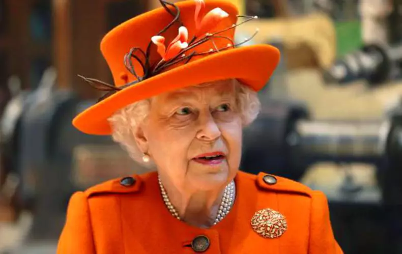 Regina-Elisabeta-a-II-a-intro