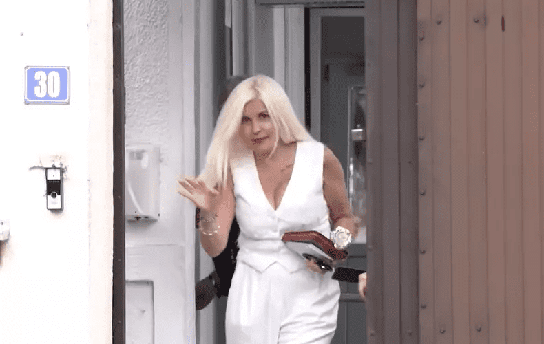 elena-udrea-in-alb-la-iesirea-din-inchisoare-1