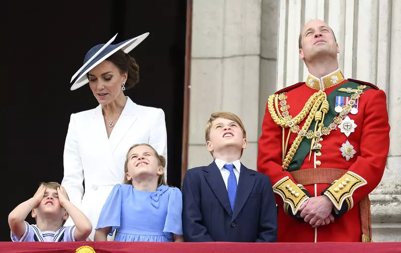 Kate Middleton n-a reușit să îl stăpânească pe Prințul Louis. Micuțul a furat din nou spectacolul la Jubileul de Platină