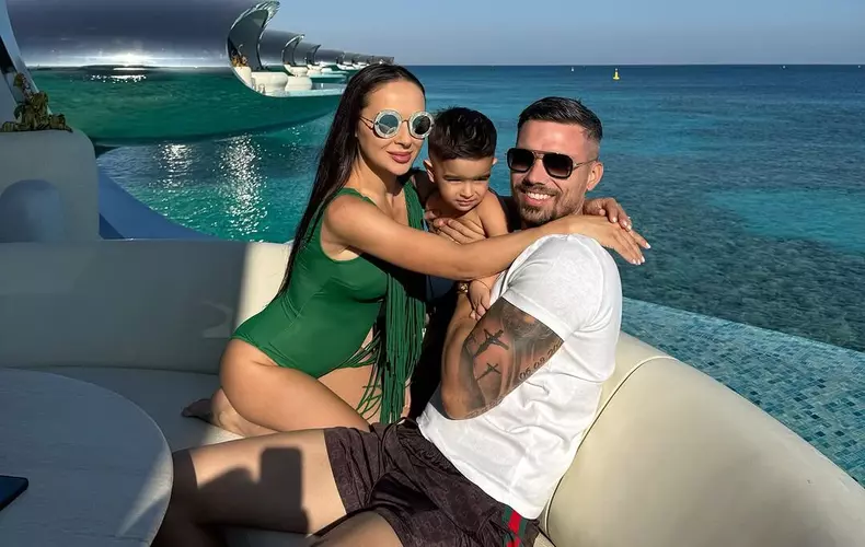 Vlăduța Lupău, vacanță Arabia Saudită (1)