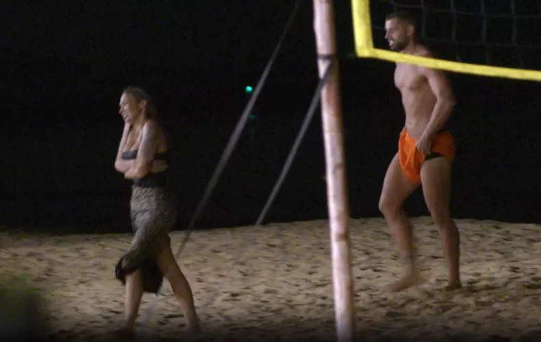 Teo a fost filmat noaptea în mare cu Ella, la Insula iubirii 2025  (12)