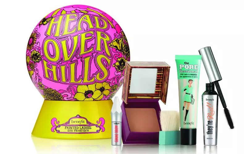 Set, pudra bronzantă, mascara, primer ce reduce porii, gel pentru sprâncene, Benefit, Head Over Hills, 229 lei, disponibil Sephora