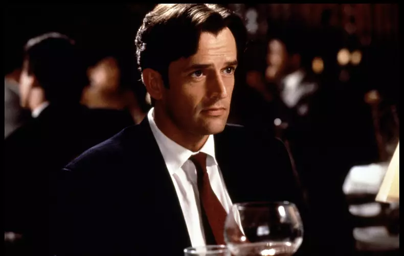 rupert-everett-costum-restaurant-iubitul-meu-se-insoara