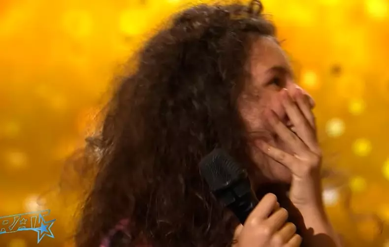 bianca-muntean-primul-golden-buzz-romanii-au-talent-2026 (12)