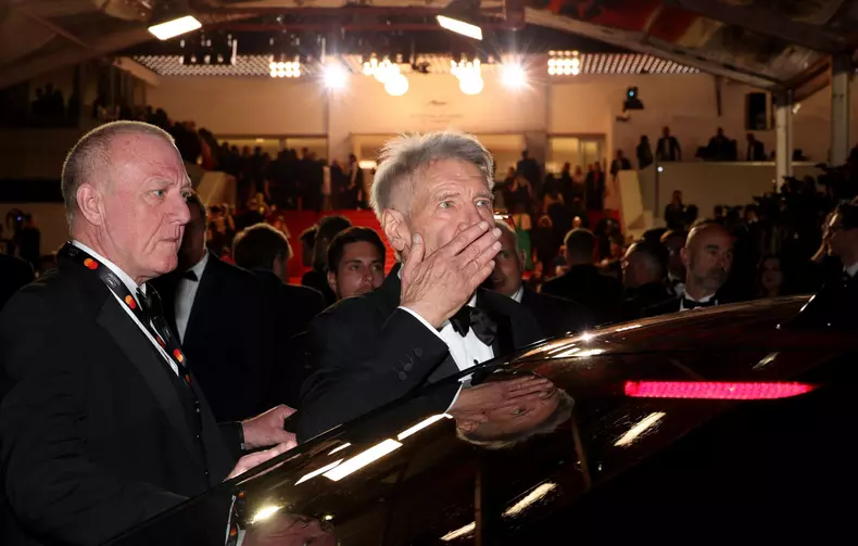 Calista Flockhart și Harrison Ford, spectaculoși pe covorul roșu de la Cannes 2023. Ce gafă au făcut organizatorii