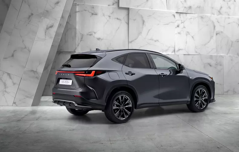 Lexus NX 350h si Lexus NX450h+ 21