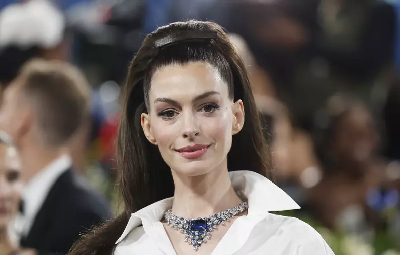 Anne Hathaway, superbă la Met Gala 2025 
