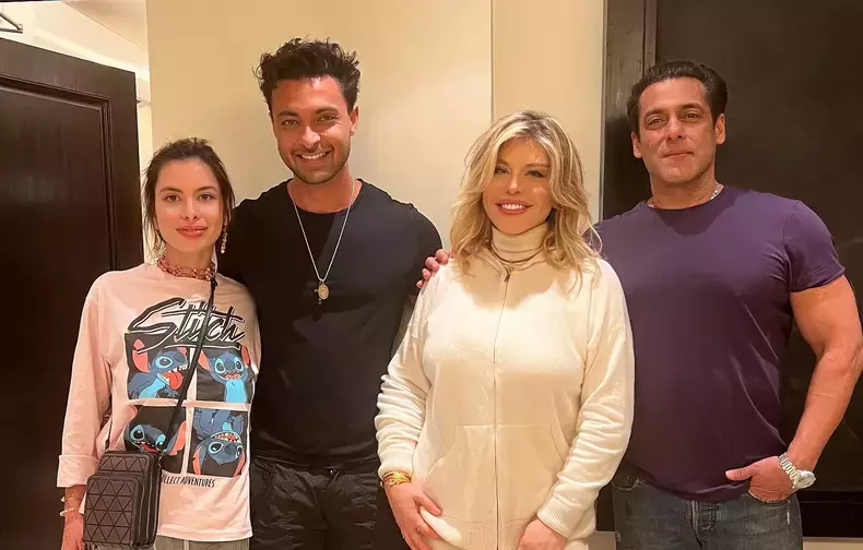 lori-salman-khan2