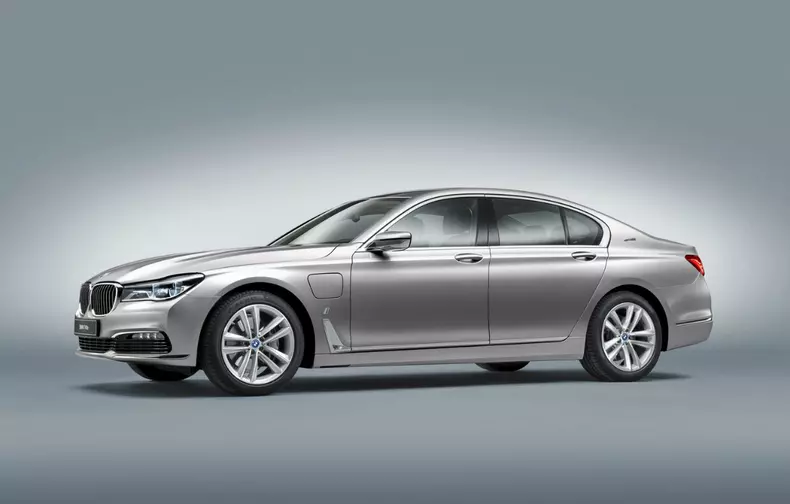 2016 bmw 740e geneva 2016 (6)