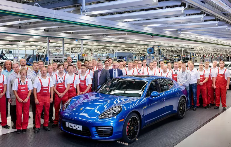 ultimul porsche panamera