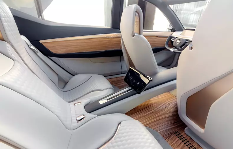 2017-nissan-vmotion-2-0-concept-detroit-9