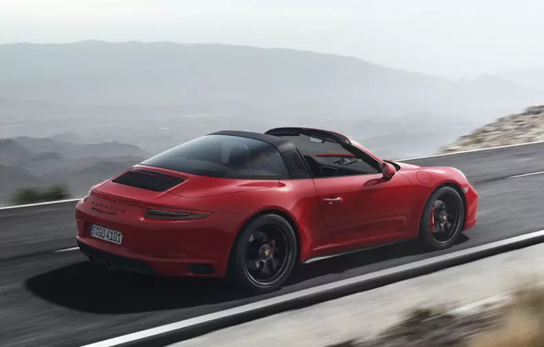 2017-porsche-911-gts-detroit-2017-9