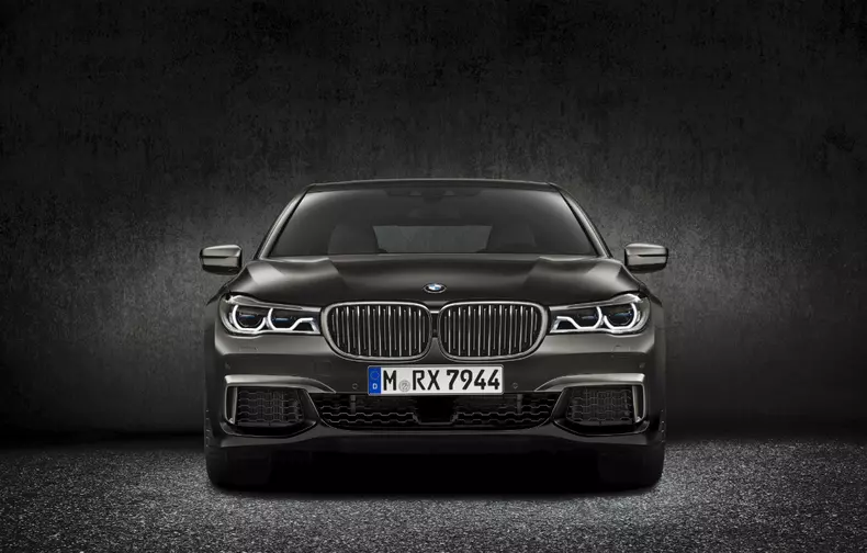 BMW M760Li