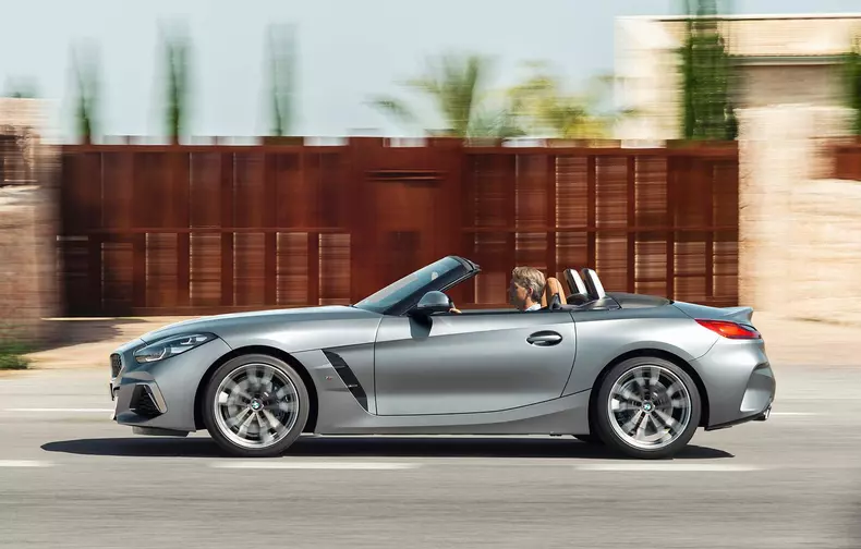 BMW Z4 este disponibil cu trei motoare 06