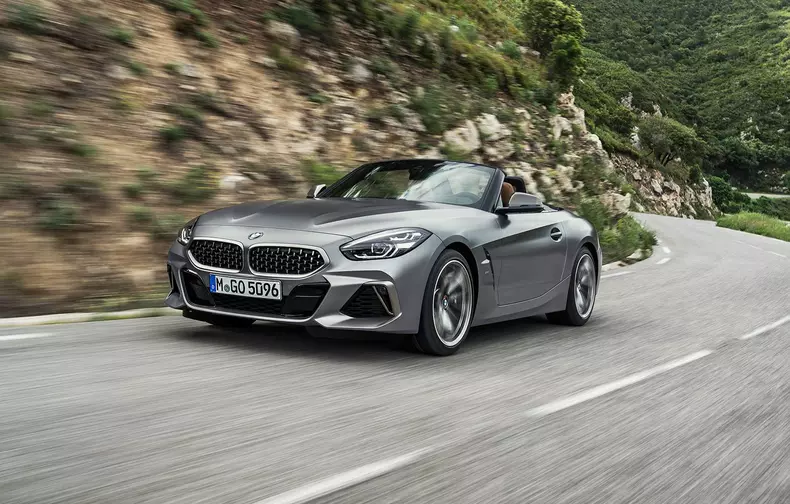 BMW Z4 este disponibil cu trei motoare 10