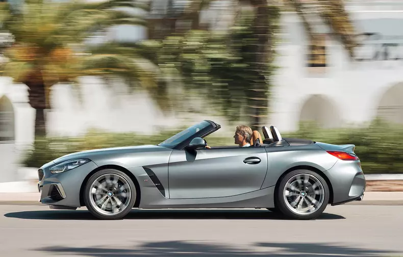 BMW Z4 este disponibil cu trei motoare 11