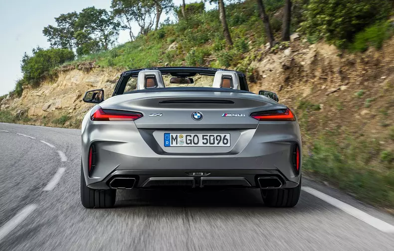 BMW Z4 este disponibil cu trei motoare 13