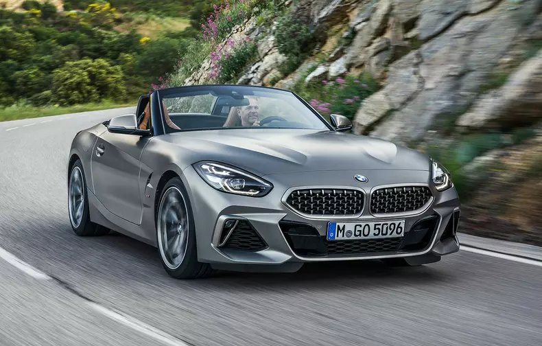 BMW Z4 este disponibil cu trei motoare 14