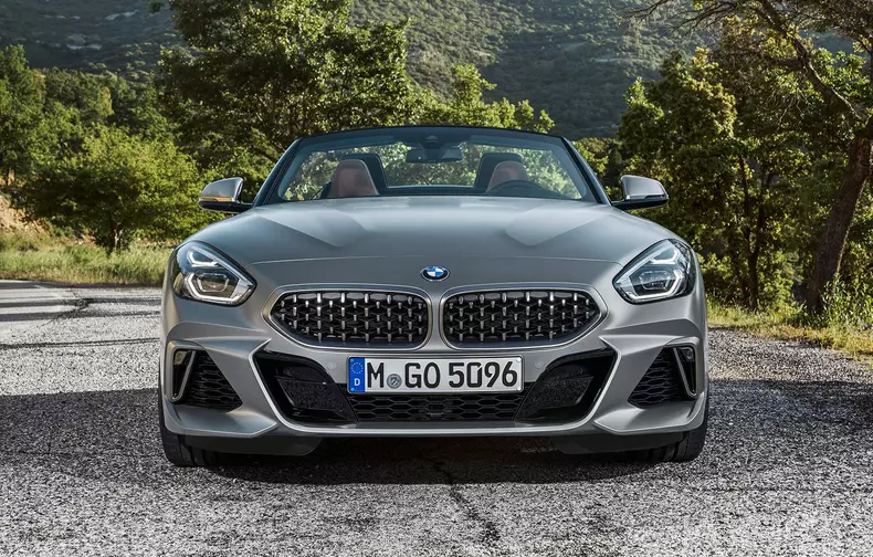 BMW Z4 este disponibil cu trei motoare 15