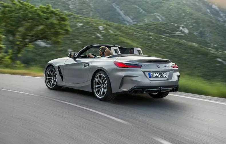 BMW Z4 este disponibil cu trei motoare 21