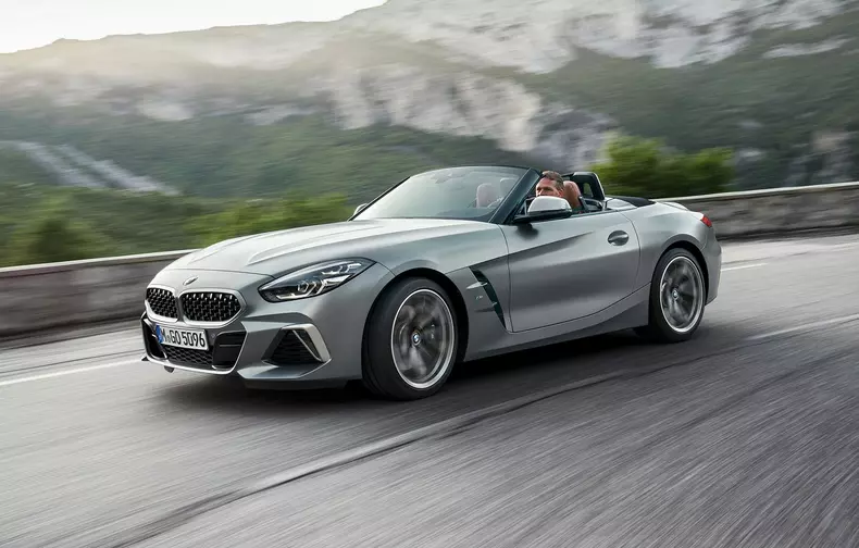 BMW Z4 este disponibil cu trei motoare 23