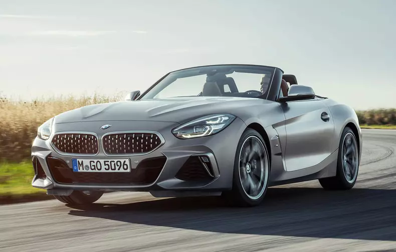 BMW Z4 este disponibil cu trei motoare 25