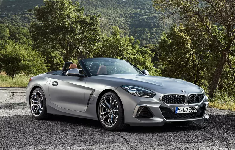 BMW Z4 este disponibil cu trei motoare 29