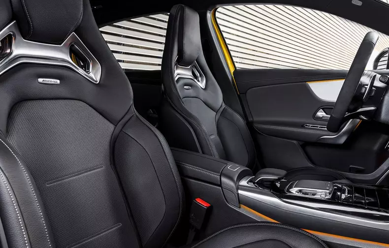 Mercedes-AMG A35 4Matic 12