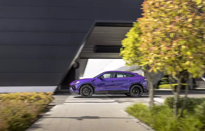 20000 Lamborghini Urus 4