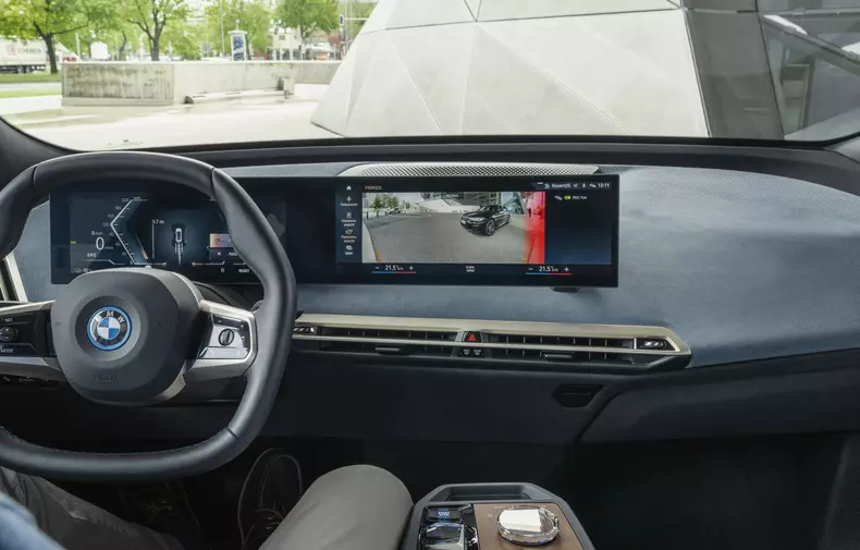 BMW iX si BMW i4 163