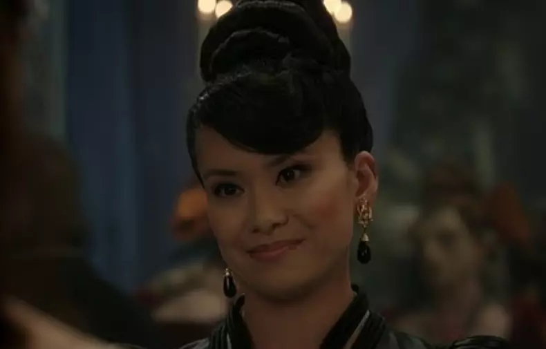 gafa-bridgerton-sezonul-4-detaliu-modern-katie-leung (6)