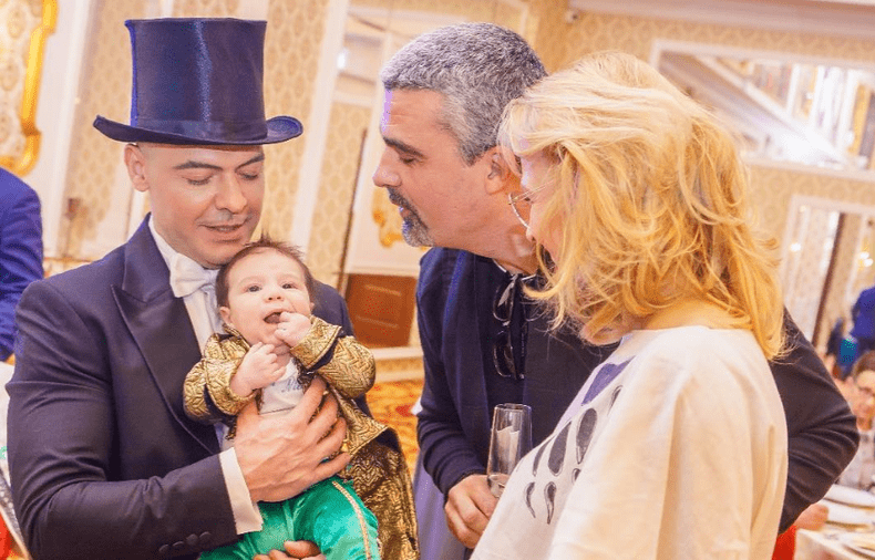 video-cornel-pasat-si-bianca-si-au-botezat-fiul-ce-tinute-extravagante-au-avut-la-ceremonie_1_size24