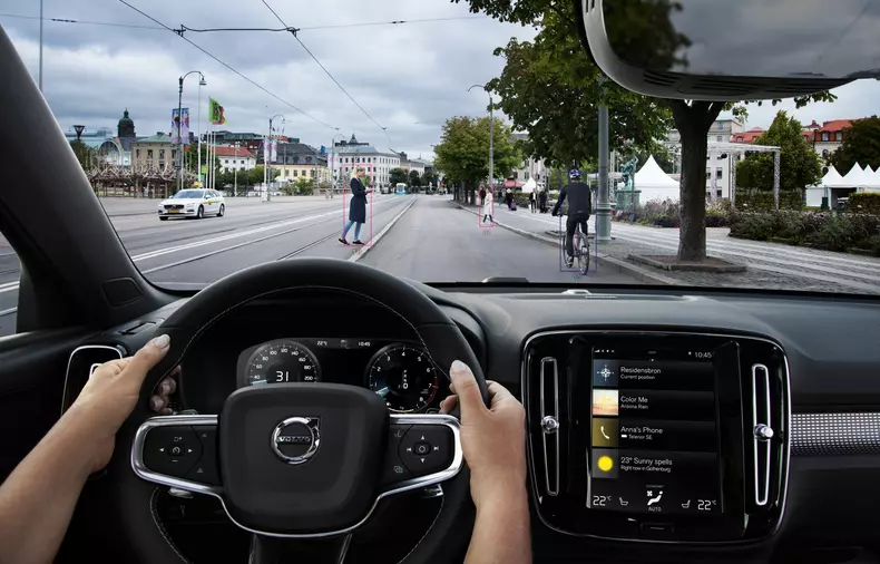 New Volvo XC40 – City Safety