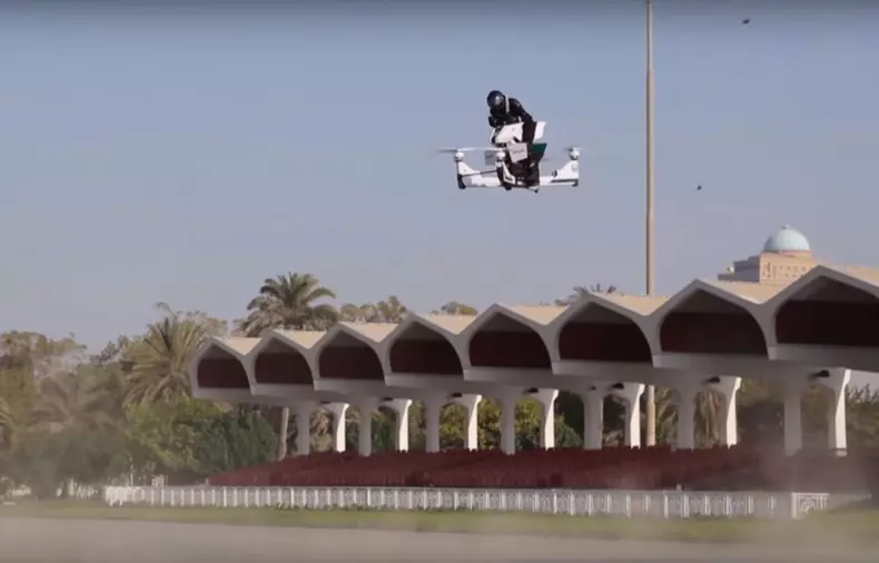 motocicleta-zburatoare-Dubai-1024×656