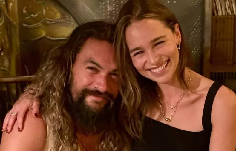 Emilia Clarke și Jason Momoa, imaginea cu peste 4 milioane de aprecieri. Mama dragonilor și-a reîntâlnit soțul (3)