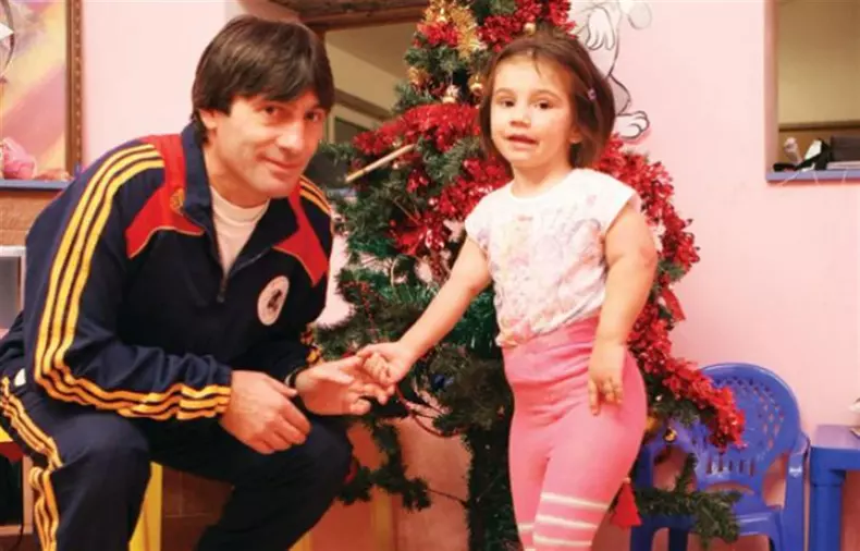 Kassandra Rotariu a suferit 50 de operaţii până acum