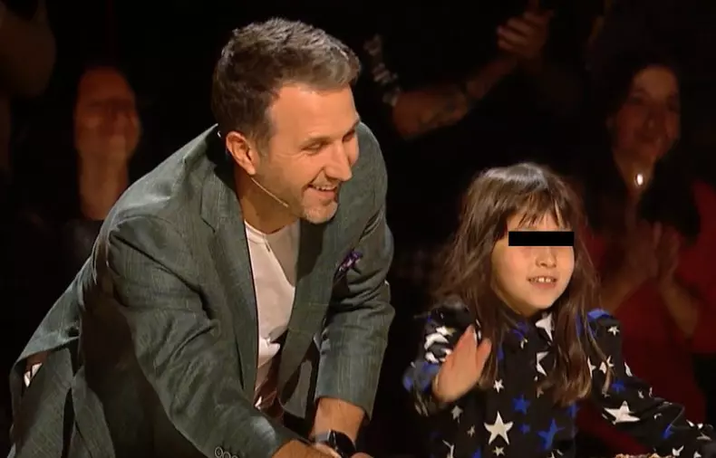 fiica-bobonete.jpg.825x544_q85_crop