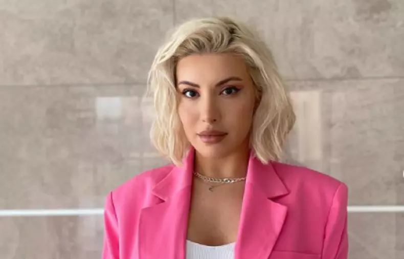 nicoleta-nuca-operatii-estetice-2