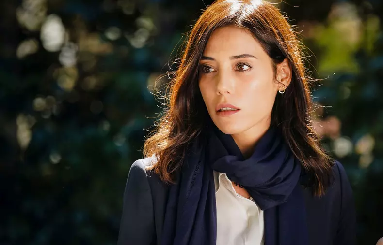 Cine este Cansu Dere, Asya din serialul turcesc „Infidelul”