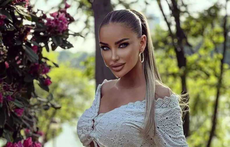 Bianca Drăgușanu a apelat la o nouă intervenție estetică (1)