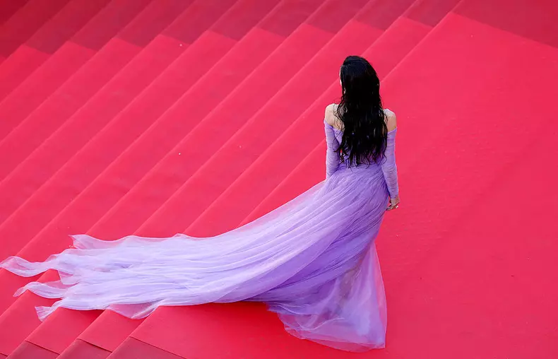 demi-moore-cannes-2026-covorul-rosu