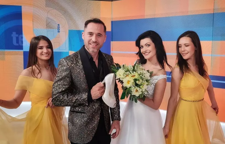Dinu-Maxer-pentru-prima-oara-la-tv-cu-noua-iubita.-Cum-s-a-infiripat-idila-dintre-cei-doi