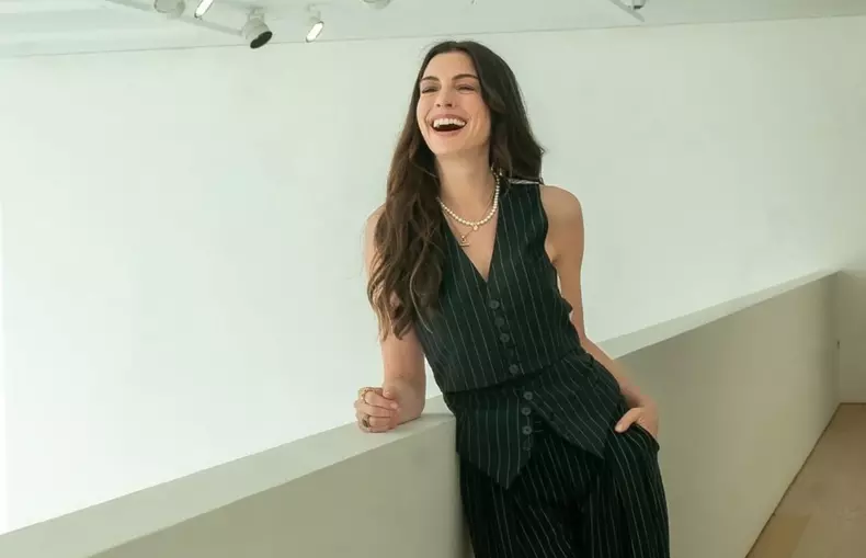 Anne Hathaway40